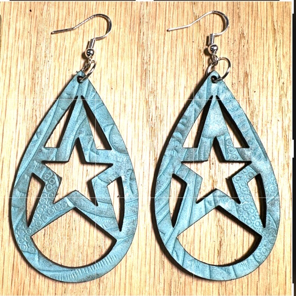 Leather Earrings embossed aqua star teardrop -handmade jewelry - Picture 4 of 8